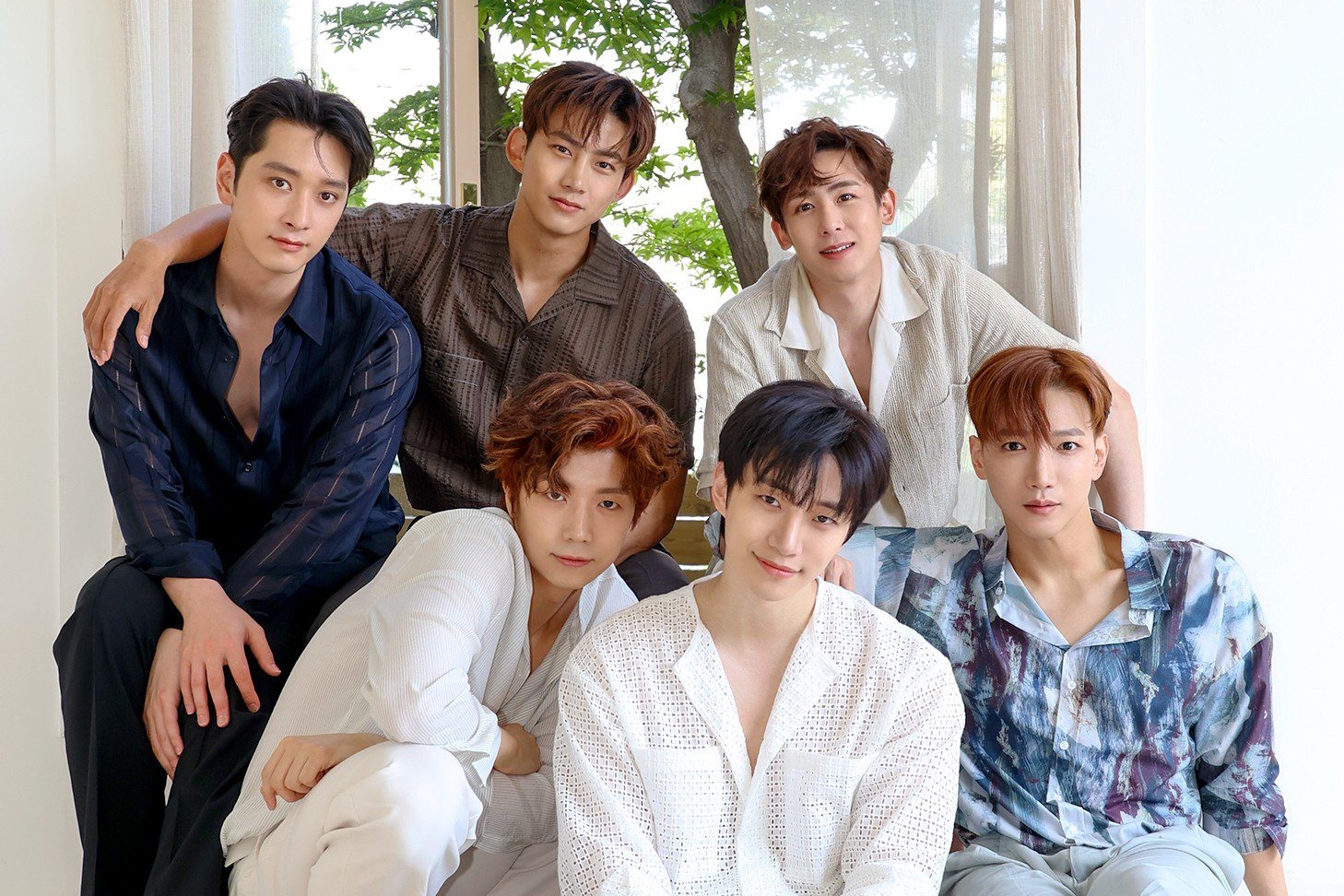 2PM lança nova versão do light stick oficial e fãs já estão correndo atrás