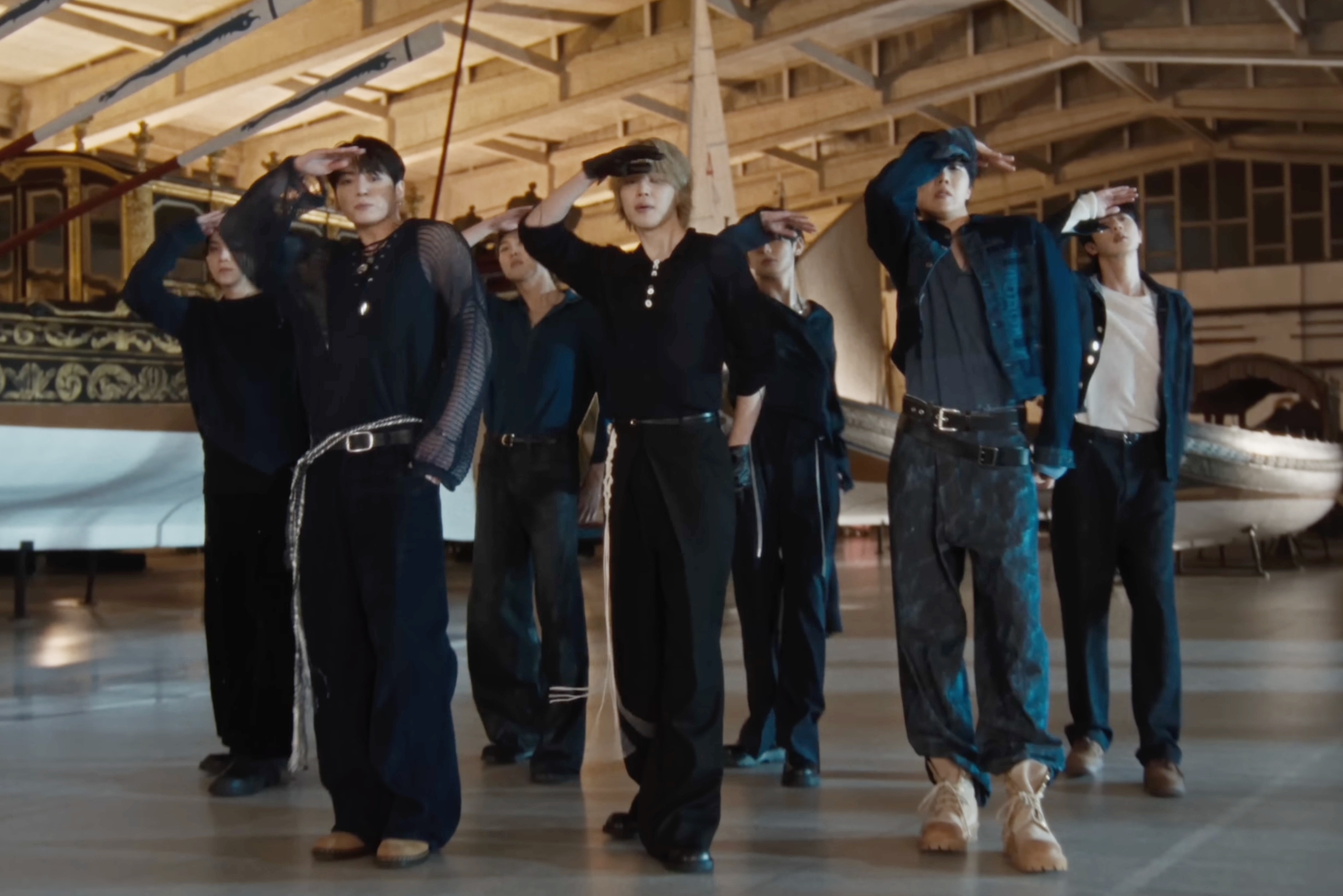 BTS lança vídeo de performance de 'SWIM' e fãs não conseguem parar de assistir!